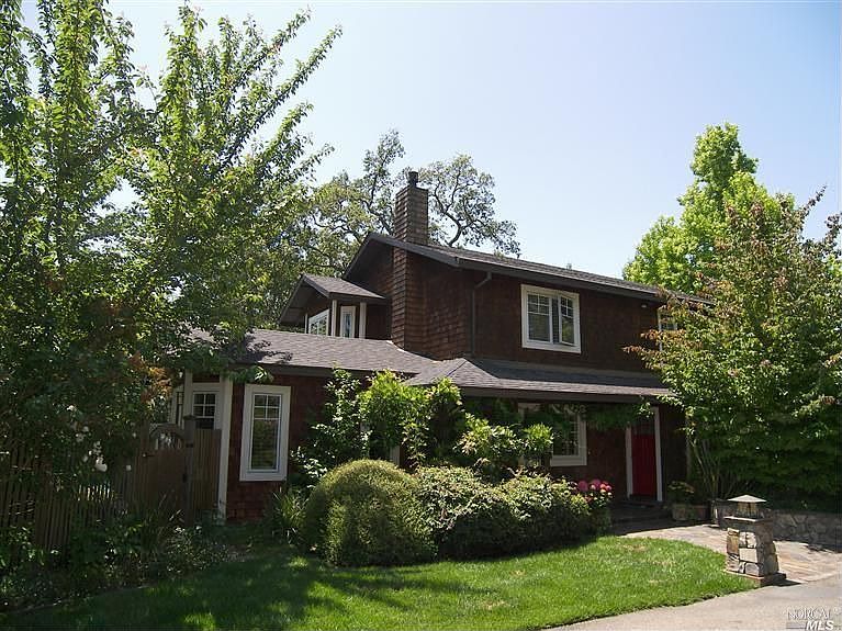 1st image of 639 4th St E
