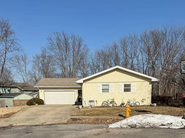 2 Highview Dr, Jacksonville, IL 62650
