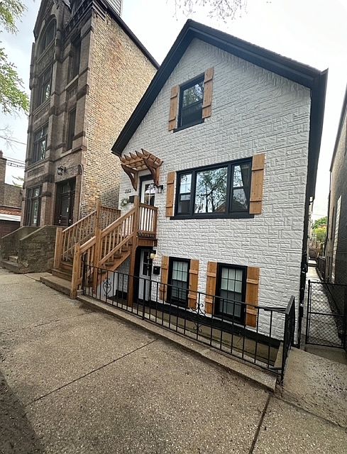 1st image of 1943 N Winchester Ave Unit 1F