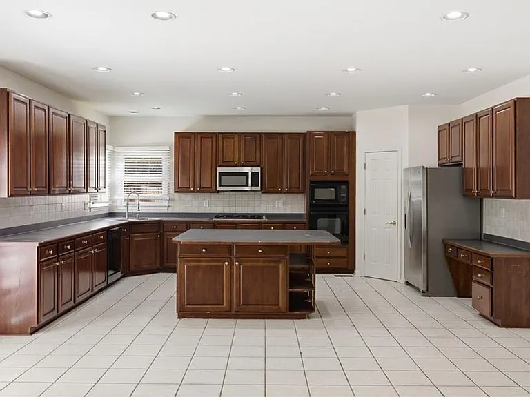 1702 Clay Brooke Ct SE — Photo 3