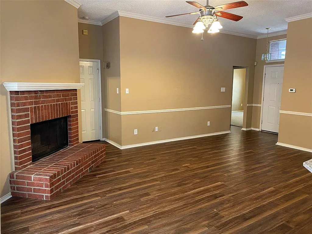 3 bed, 2.0 bath, 1423 sqft, $2,400 — Photo 4