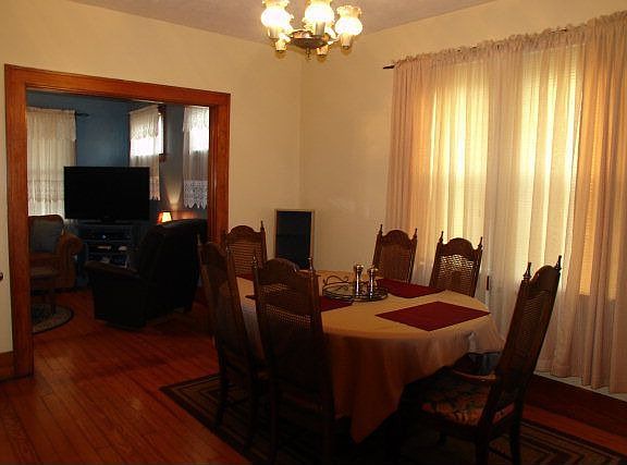 3rd image of 5944 Farney Ave