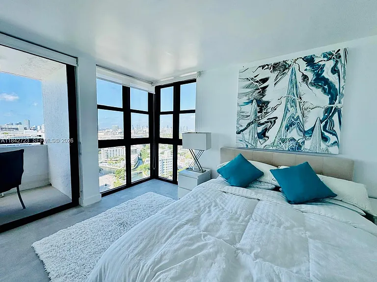 2555 Collins Ave #Penthouse 214 — Photo 6