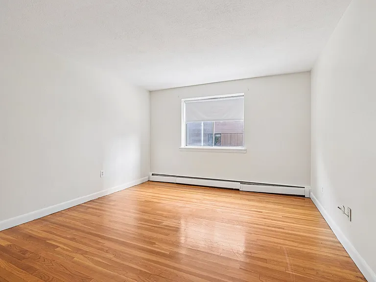 Gardner Street Apartments — Photo 37