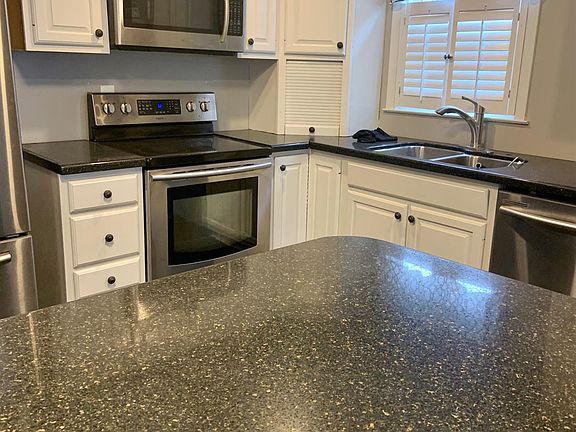 5th image of 1583 Montrose Dr