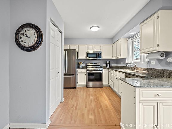 4th image of 1156 Lakewood Cir