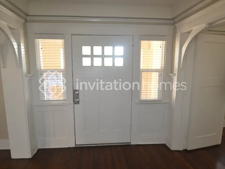 1613 W 49th St — Photo 1