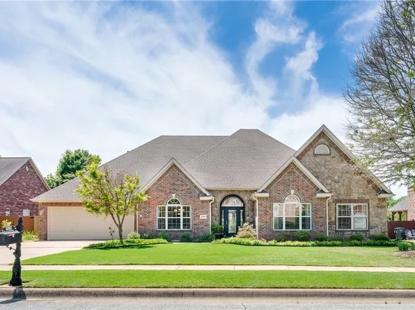 1619 E Winfield Dr, Fayetteville, AR 72703