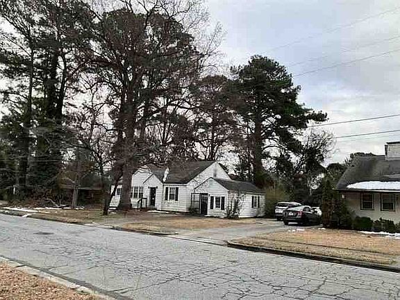 4th image of 807 Cameron Dr