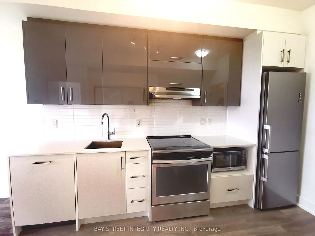Building Photo - 180 Fairview Mall Dr #1607