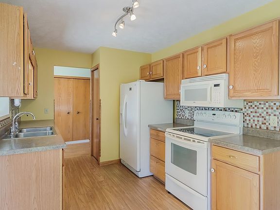 2nd image of 3671 Courtney Pl