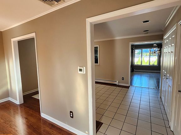 5th image of 827 Savitt Pl