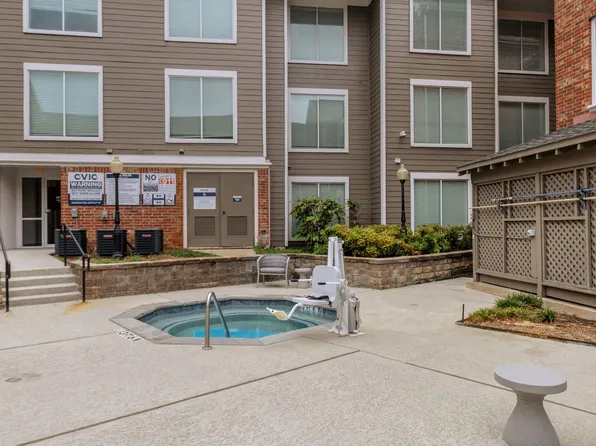 AVIA Apartments On Alpha