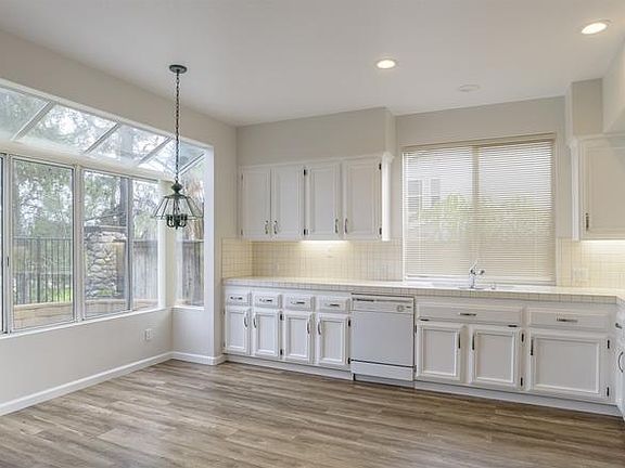 3rd image of 14045 Chestnut Hill Ln
