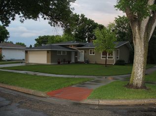 2901 Edgewood Dr N, Fargo, ND 58102