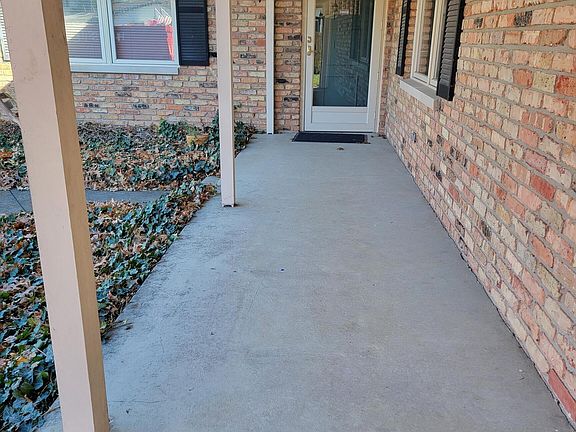 2nd image of 839 Palmetto Ct