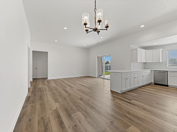 5th image of 1713 Willow Way