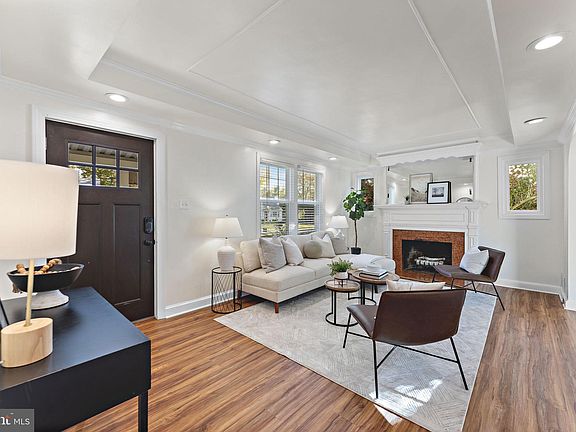 4th image of 408 S George Mason Dr