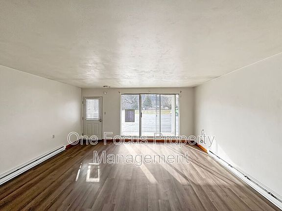 5th image of 935 E 2nd St APT E1