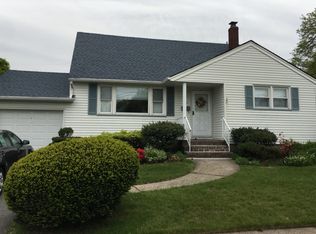 5 Pilgrim Dr, Clifton, NJ 07013