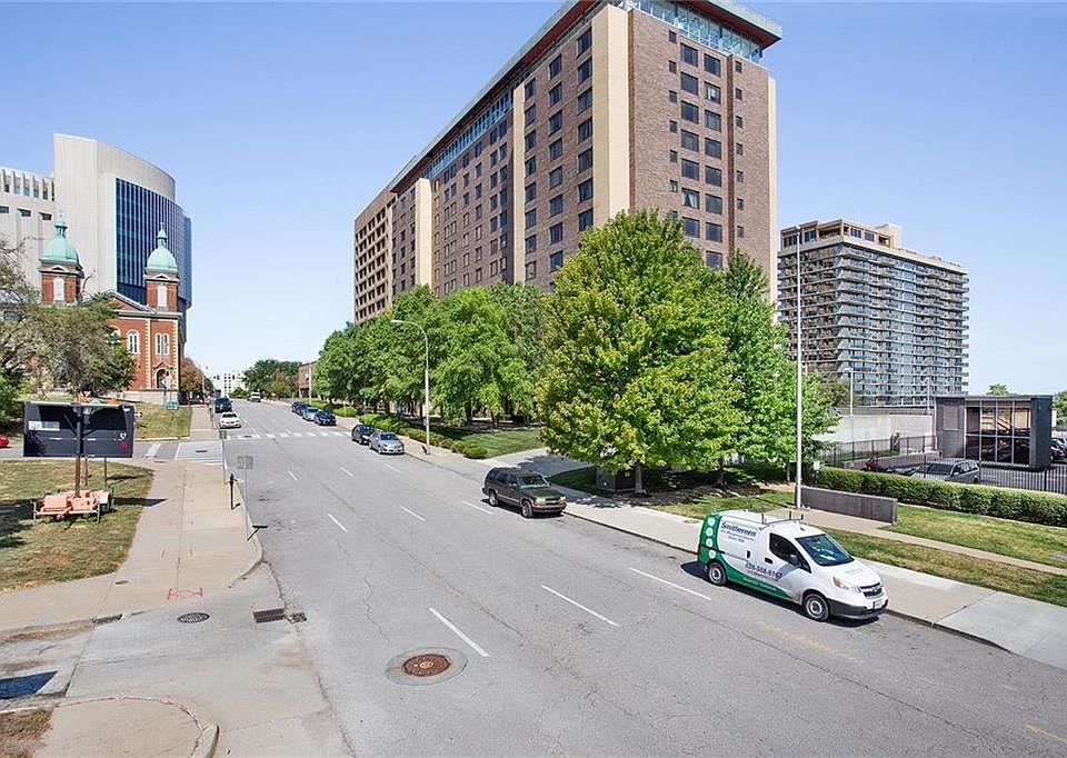 1st image of 600 E 8th St APT 9H
