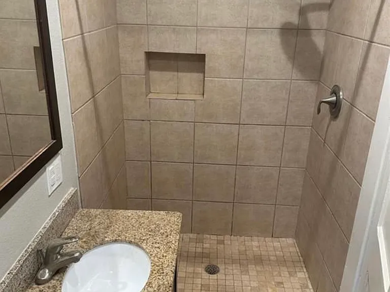 831 Le Green St — Photo 6