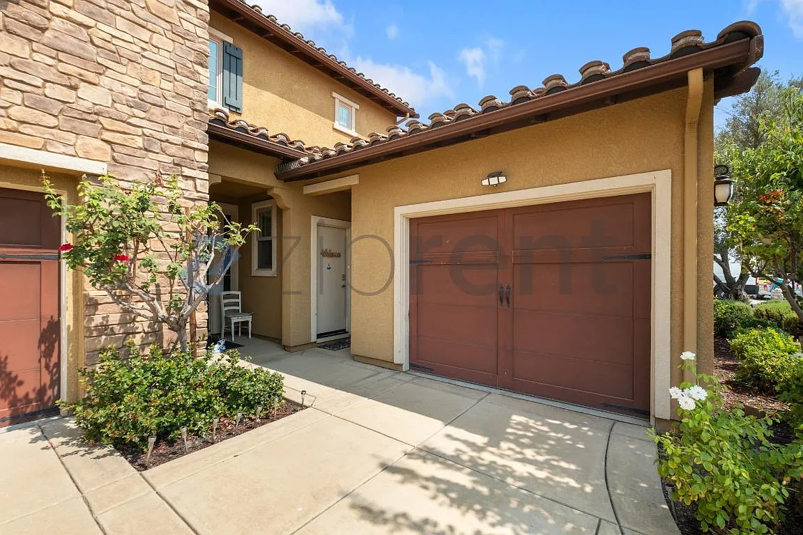 1 bed, 800 sqft, $2,100 — Photo 1
