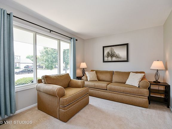3rd image of 2946 Diane Dr