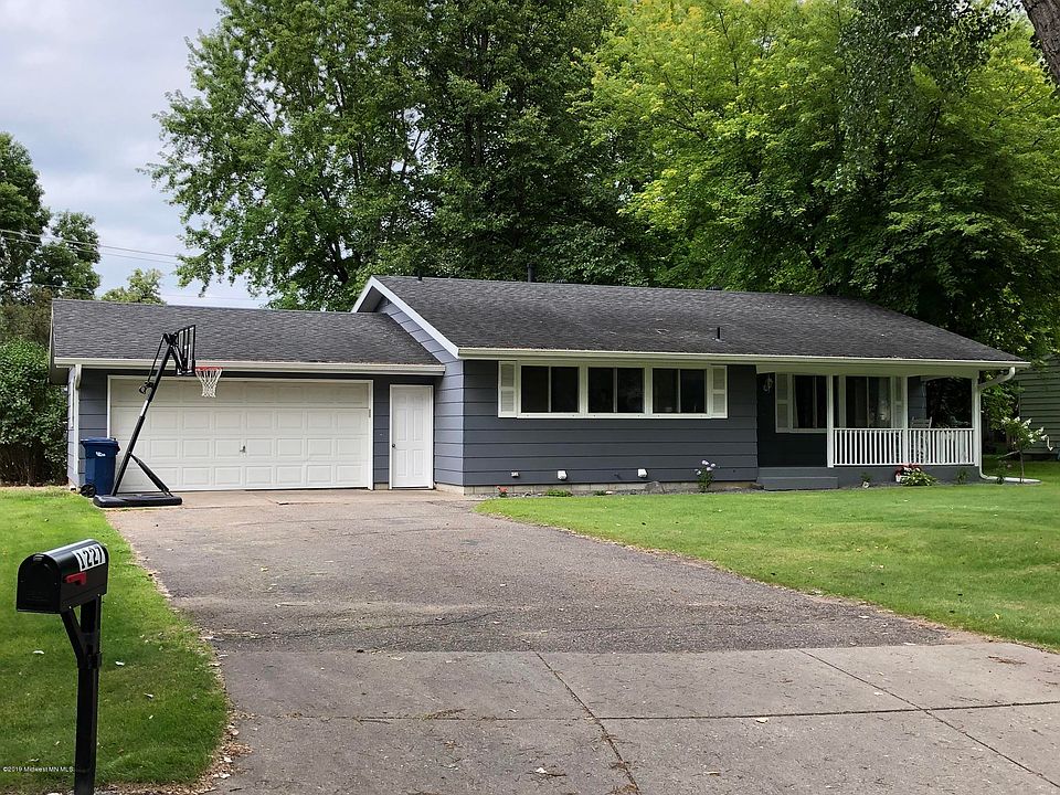 1st image of 1227 Foothill Ct