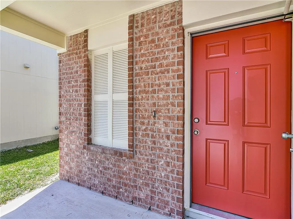 3 bed, 2.5 bath, 1700 sqft, $1,795 — Photo 3