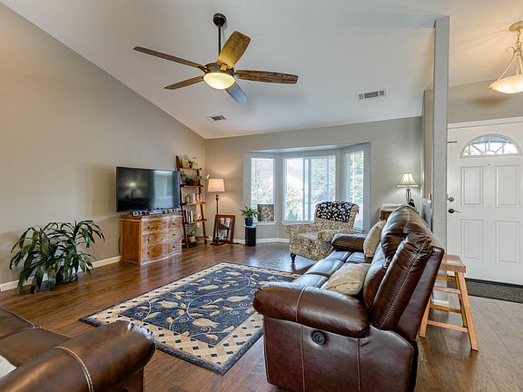 4th image of 3425 Avington Way