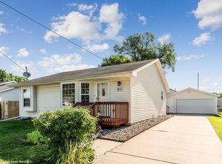 611 SW 60th St, Des Moines, IA 50312