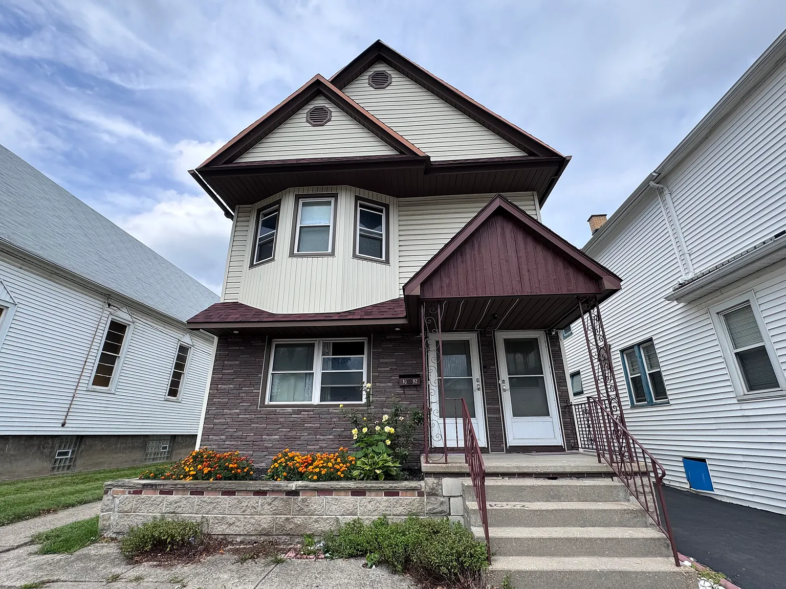 2 bed, 1100 sqft, $1,200 — Photo 1