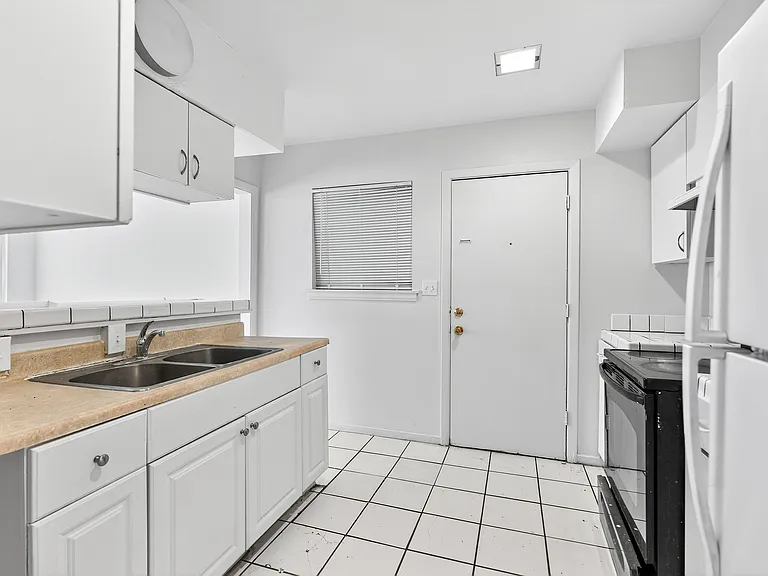 Las Palmas Apartment — Photo 6