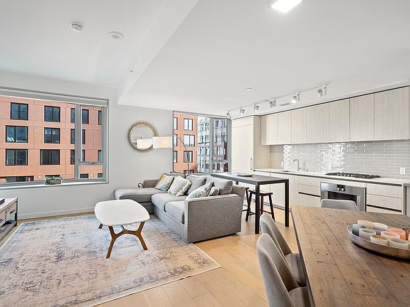 4th image of 1000 3rd St Unit 901