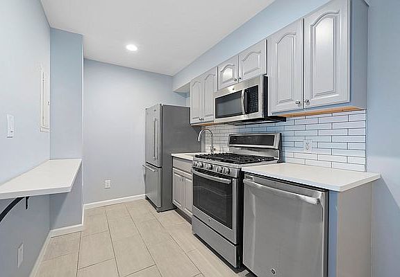 4th image of 385 Vernon Ave APT 2D