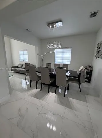 5 bed, 3.0 bath, 2733 sqft, $6,300 — Photo 4