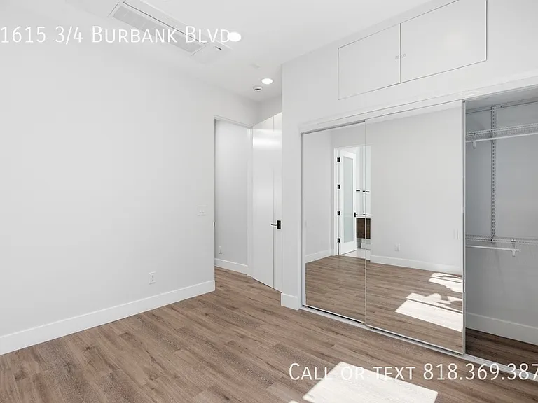 11615 3/4 Burbank Blvd — Photo 11