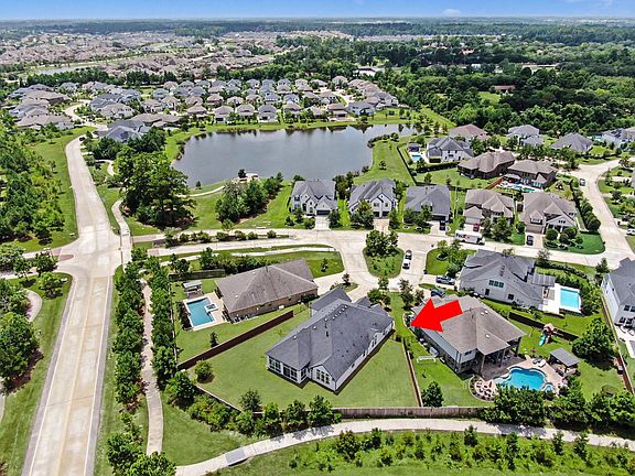 2nd image of 10 Venetia Grove Dr