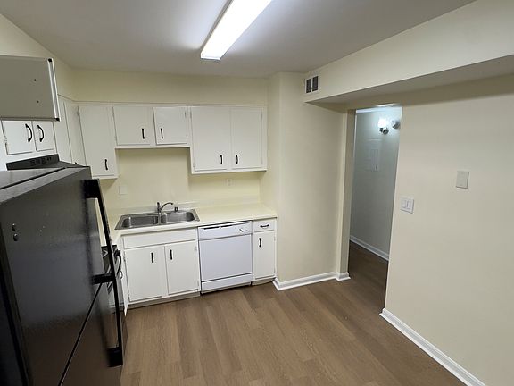 4th image of 309 Chanel Ct APT 4