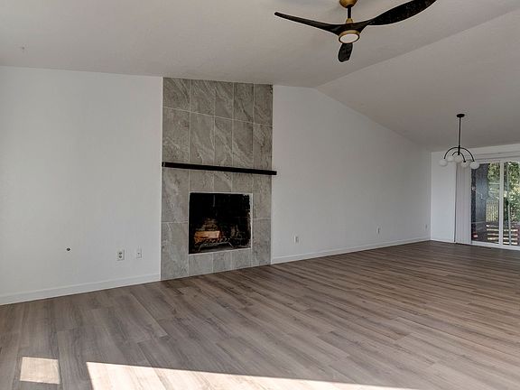 4th image of 1293 Crescent Dr