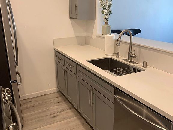 5th image of 4241 McLaughlin Ave #6