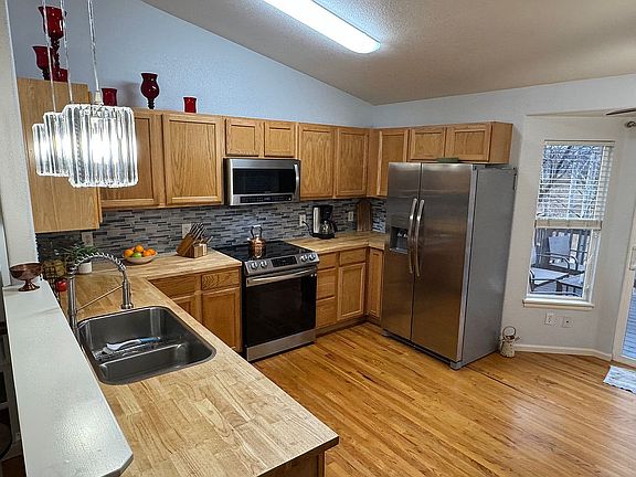 5th image of 1673 Bain Dr