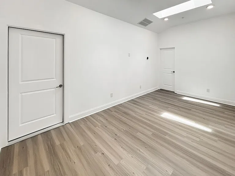 403 Burgundy Way — Photo 31