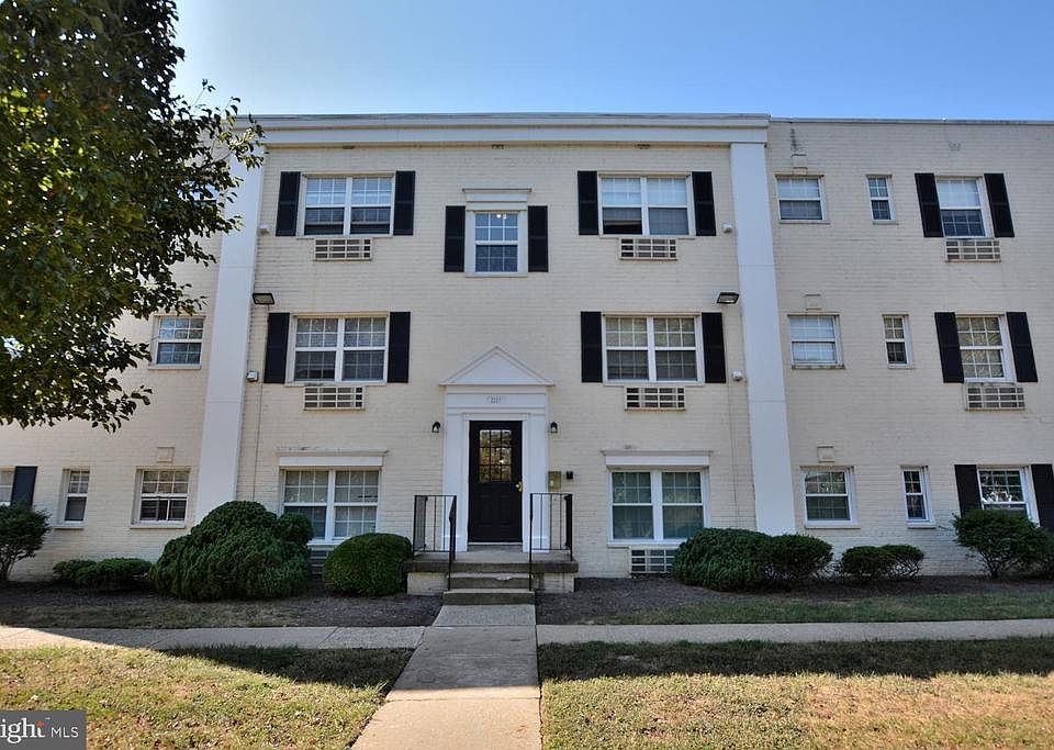 1st image of 2237 Farrington Ave APT 102