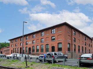 55 Sterling St #301, Clinton, MA 01510