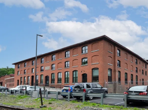 55 Sterling St #301, Clinton, MA 01510