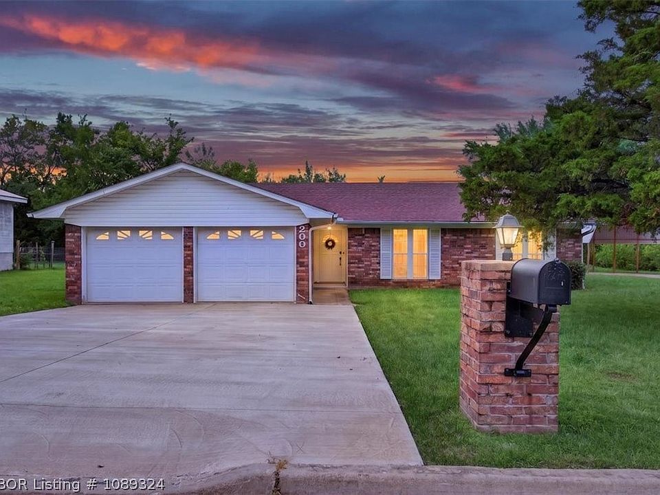 1st image of 200 Georgia Pl