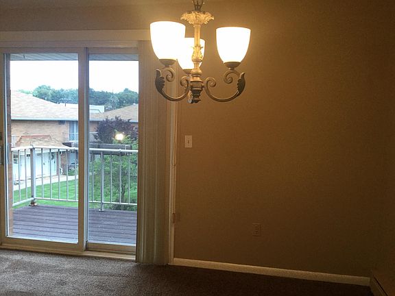 Dining area to balcony
