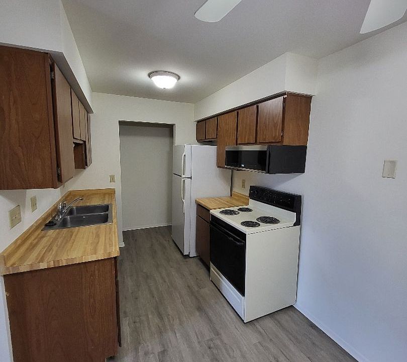 1st image of 1323 Meadowcreek Dr APT 101